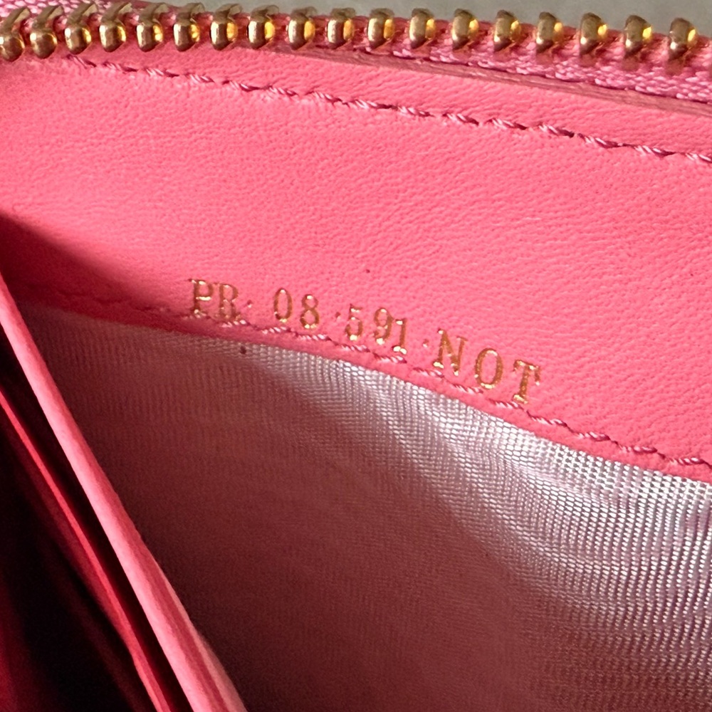 Valentino Garavani Floral Appliqué Wallet - Picture 14 of 16